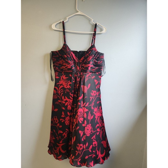 $90 JONES WEAR DRESS Women's Black & Red Floral Print Cocktail Fit Flare Size 10 - Picture 1 of 7